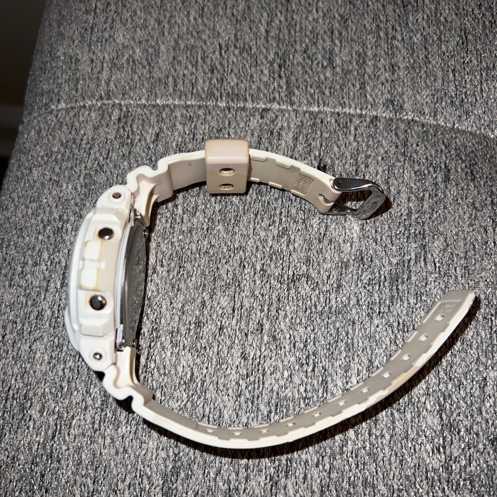 G-Shock Watch - Picture 4 of 6